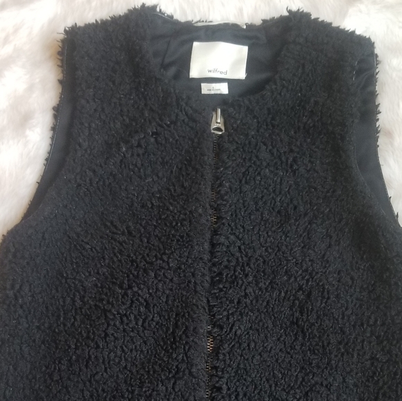 SOLD Sizes s aritzia sherpa vest - Picture 1 of 4